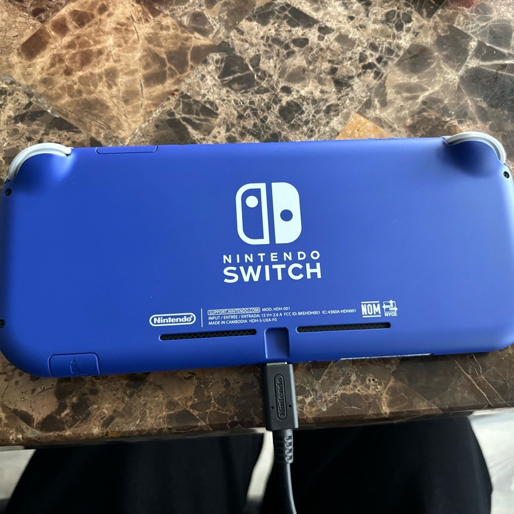 Blue Nintendo switch lite - Picture 3 of 6